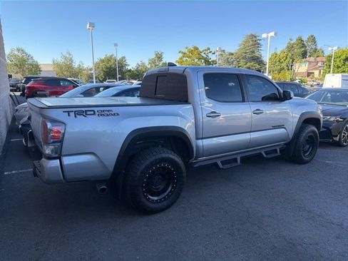 Used 2020 Toyota Tacoma TRD Off-Road w/ Technology Package RWD image 5