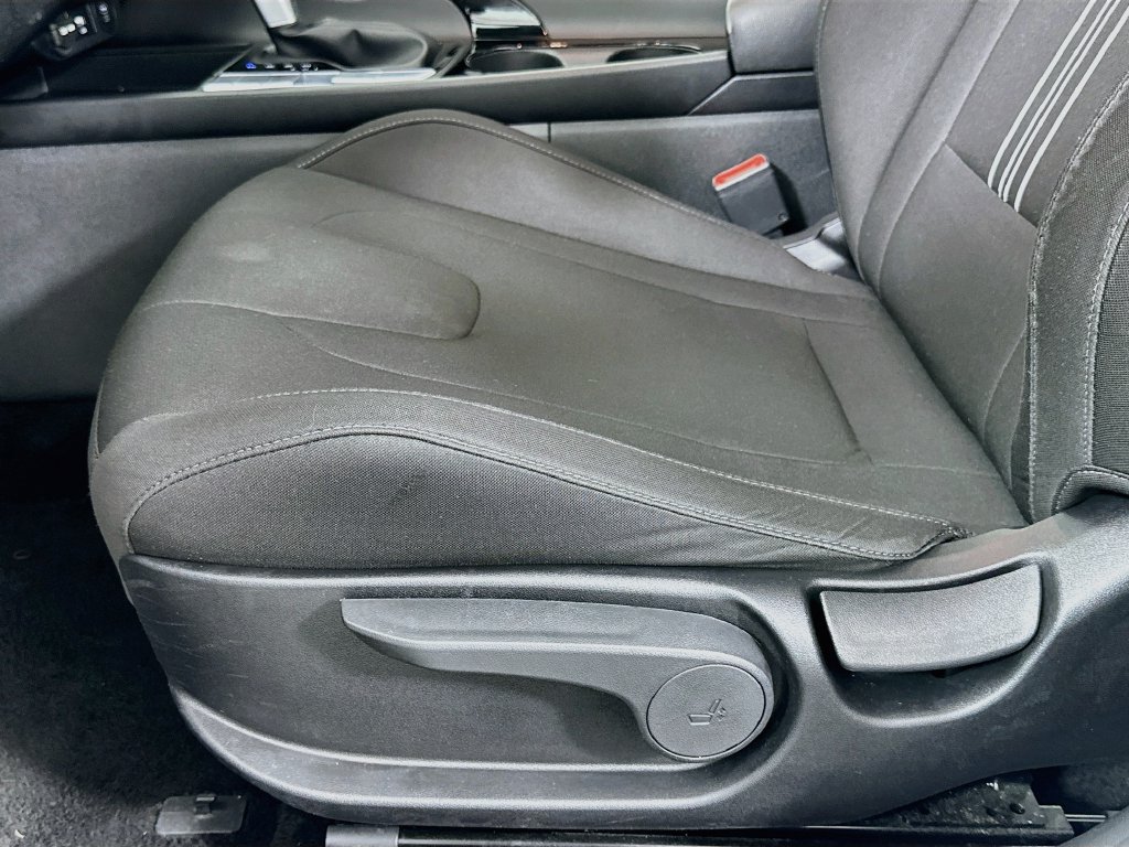 Used 2025 Hyundai Elantra SEL FWD image 19