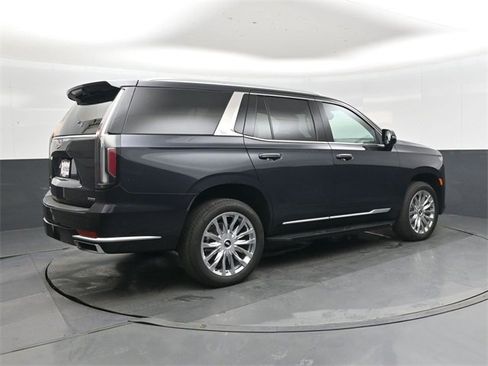 Used 2022 Cadillac Escalade Premium Luxury image 4