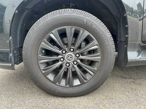 Used 2023 Lexus GX 460 Luxury w/ Sport Design Package AWD/4WD image 21