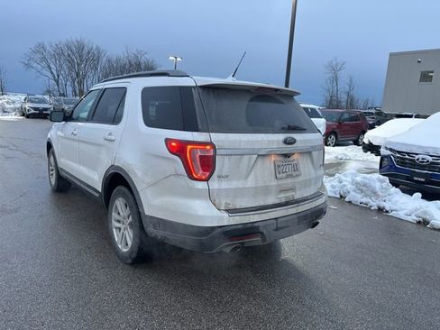 Used 2018 Ford Explorer XLT w/ Equipment Group 202A image 5