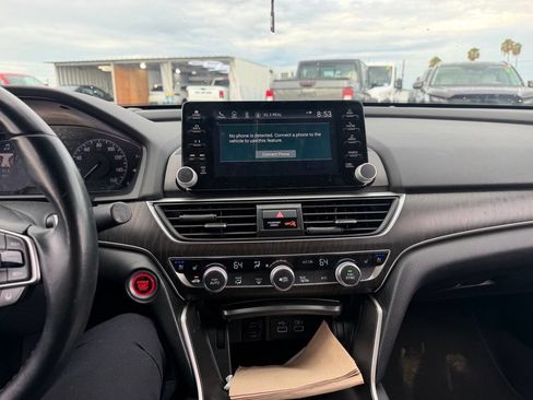 Used 2021 Honda Accord Touring image 9