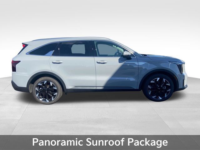 Used 2025 Kia Sorento EX w/ Panoramic Sunroof Package FWD image 9