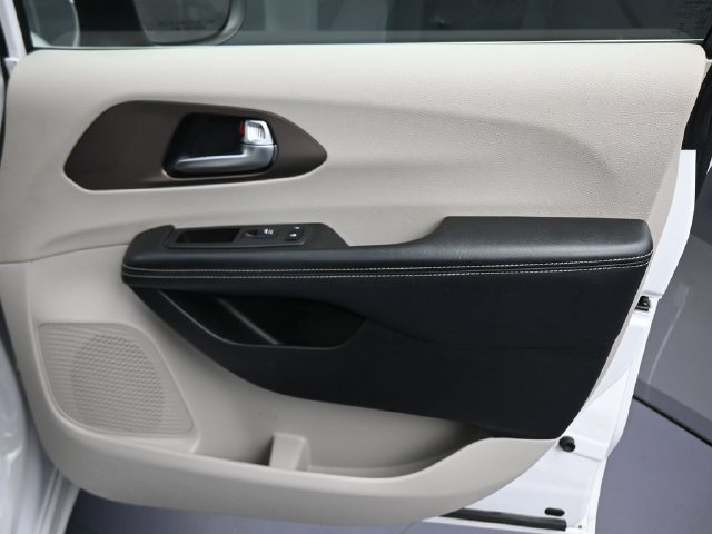 Used 2023 Chrysler Voyager LX FWD image 20