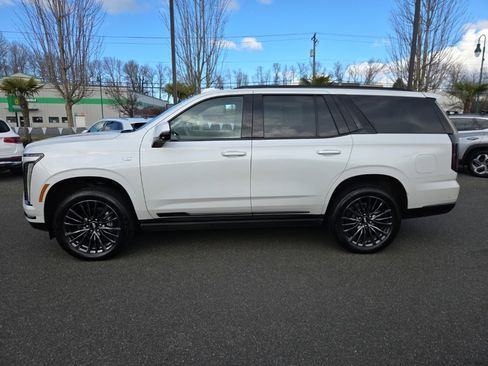 Used 2025 Cadillac Escalade Sport Platinum image 2