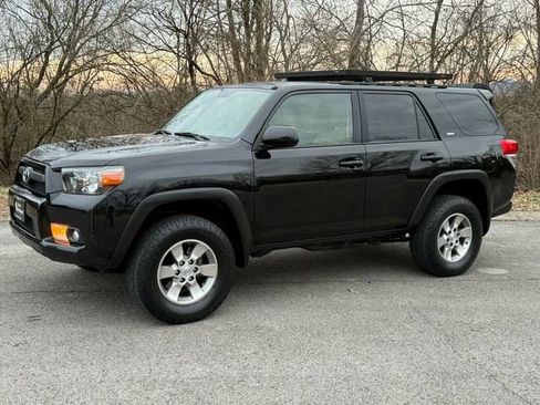 Used 2010 Toyota 4Runner SR5 image 2