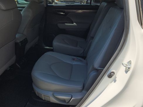 Used 2021 Toyota Highlander Platinum AWD/4WD image 20