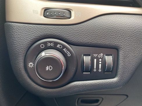 Used 2016 Jeep Cherokee Latitude w/ Cold Weather Group image 26