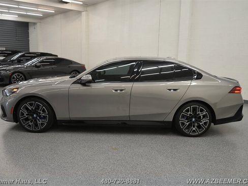 Used 2024 BMW 530i w/ M Sport Package RWD image 4