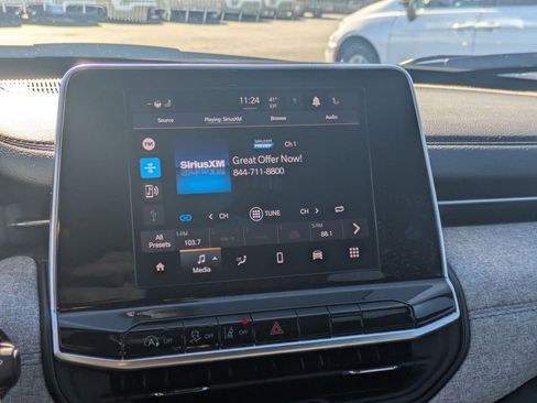 Certified 2025 Jeep Compass Latitude image 20