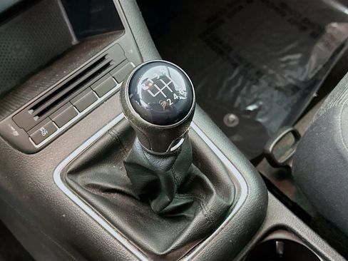 Used 2012 Volkswagen Tiguan S image 20