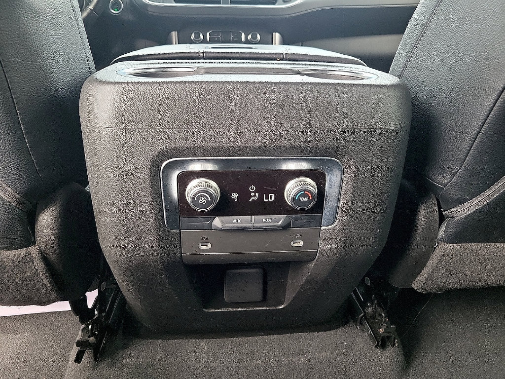 Used 2022 GMC Yukon SLE AWD/4WD image 10