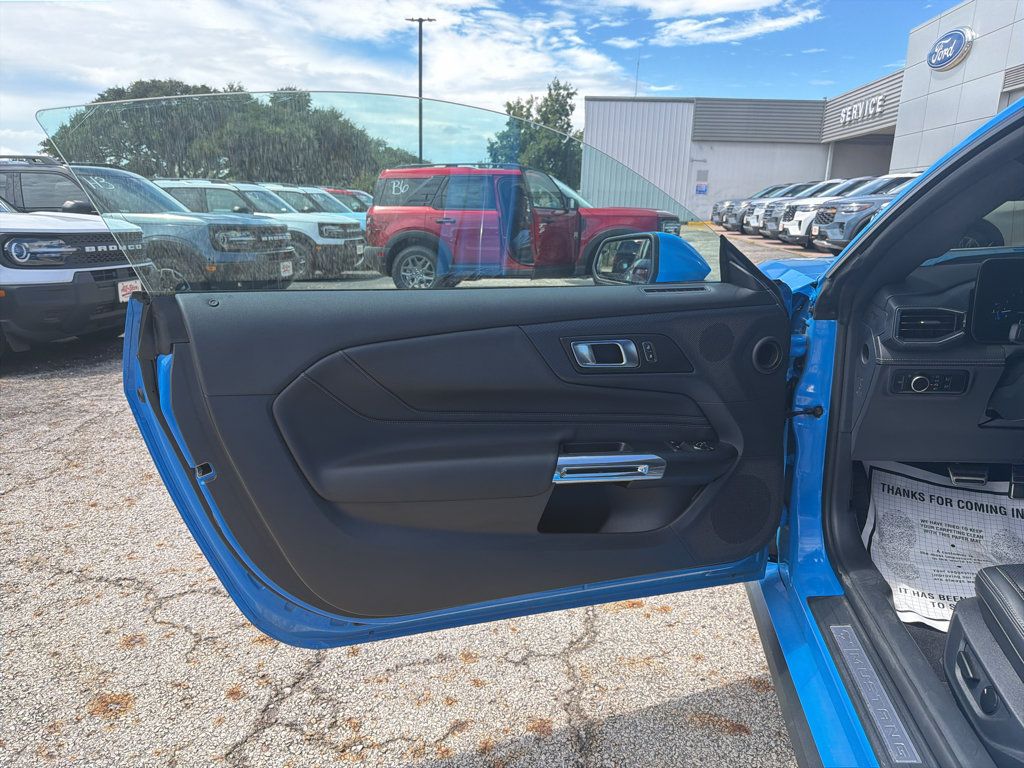 Used 2025 Ford Mustang GT Premium RWD image 13