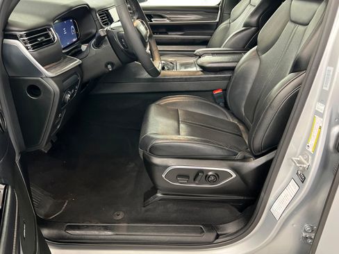 Used 2022 Jeep Wagoneer Series II AWD/4WD image 17