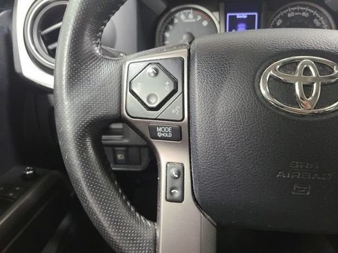 Certified 2018 Toyota Tacoma SR5 AWD/4WD image 25
