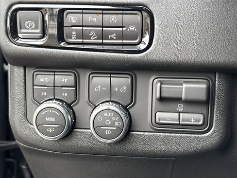 New 2026 GMC Yukon XL Denali w/ Denali Reserve Package image 20