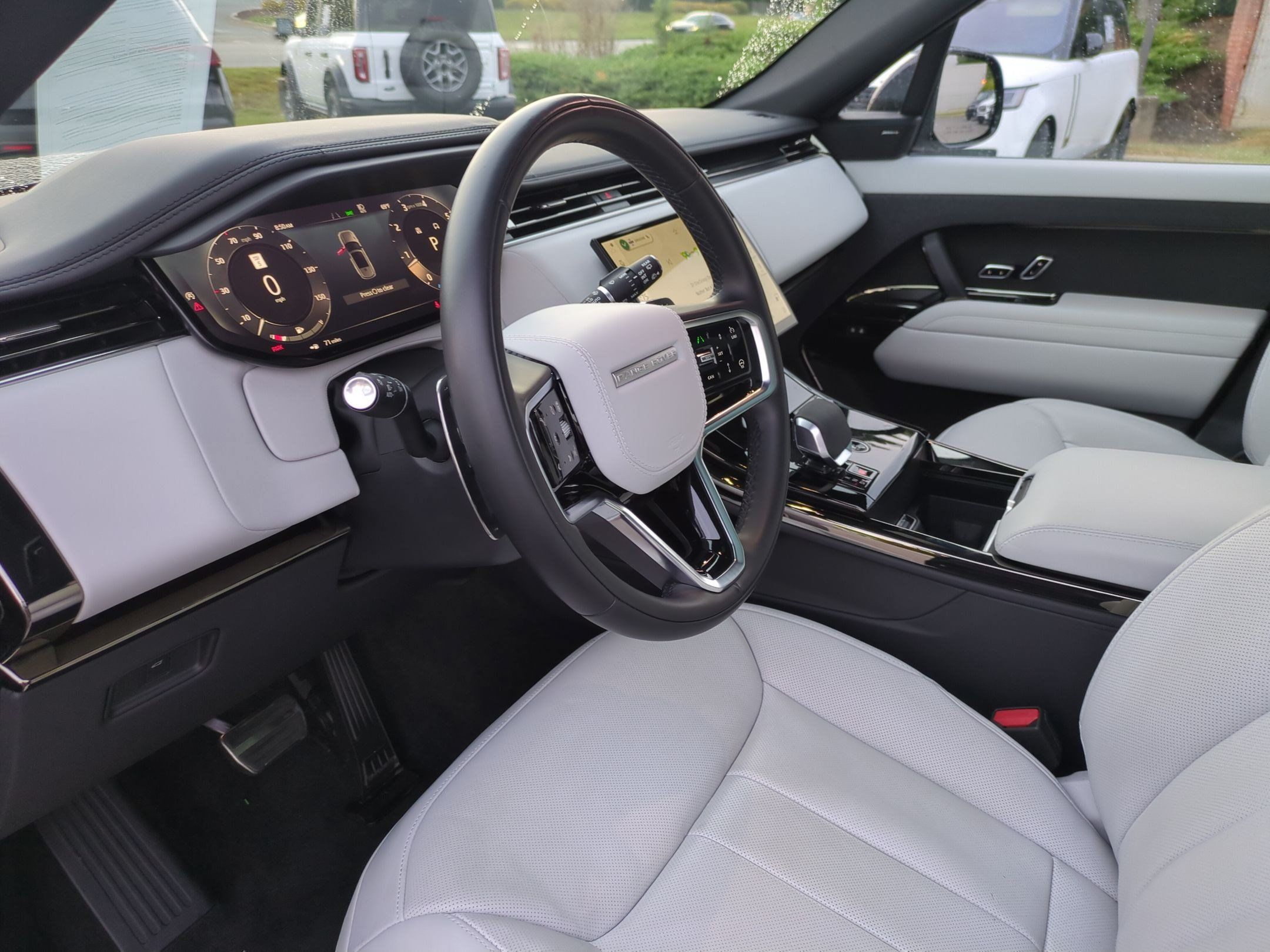 Used 2024 Land Rover Range Rover Sport SE AWD/4WD image 16