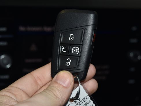 New 2026 Volkswagen Taos SE image 14