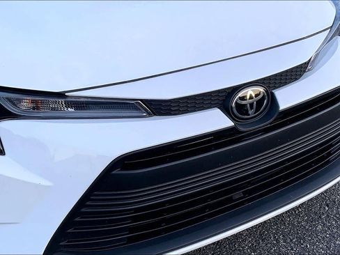 Used 2025 Toyota Corolla LE image 29