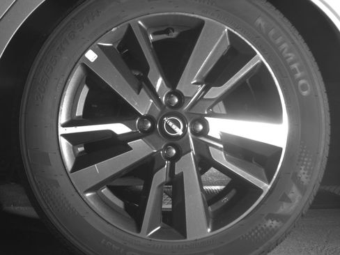 Used 2025 Nissan Versa SV FWD image 14