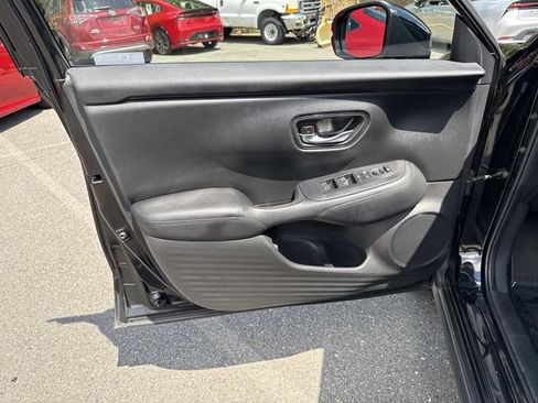 Used 2024 Honda HR-V LX image 10