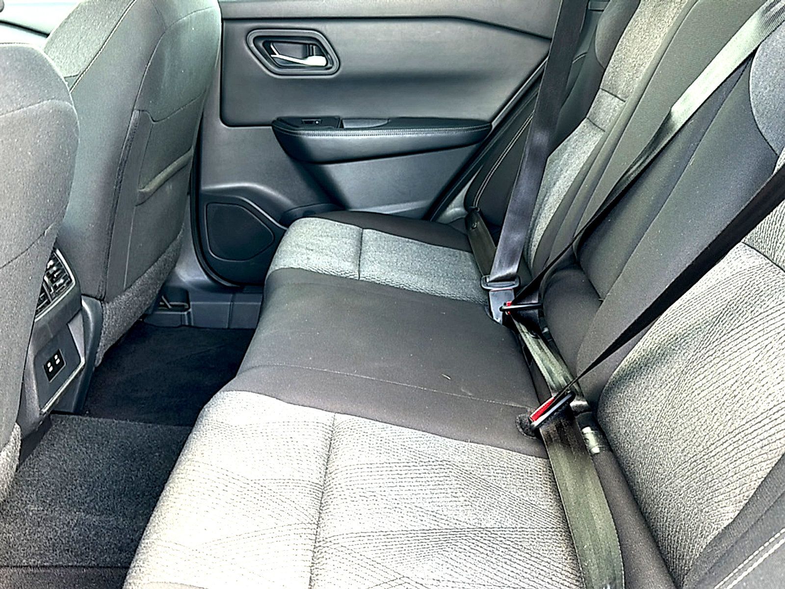Used 2025 Nissan Rogue SV FWD image 18