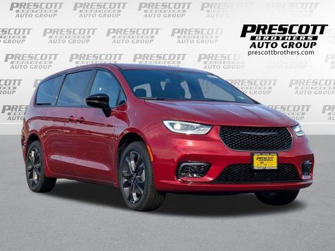 New 2026 Chrysler Pacifica Select AWD/4WD image 1