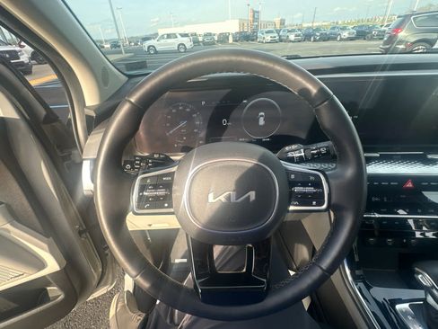 Used 2024 Kia Carnival SX Prestige image 31