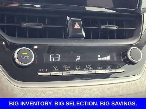 Used 2025 Toyota Corolla LE w/ Convenience Package FWD image 19