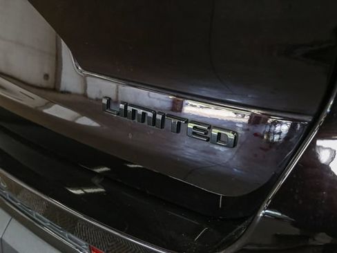 Used 2023 Jeep Grand Cherokee L Limited w/ Black Appearance Package AWD/4WD image 11