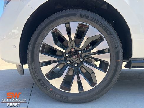 New 2025 Ford Expedition Platinum w/ Driver's Package image 8