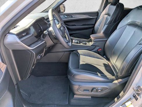 Used 2025 Jeep Grand Cherokee L Limited image 16