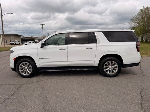 Used 2023 Chevrolet Suburban Premier RWD image 4