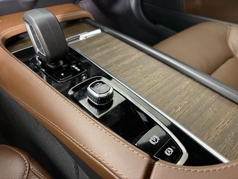 Used 2025 Volvo V90 B6 Cross Country Plus w/ Protection Package Premier image 31