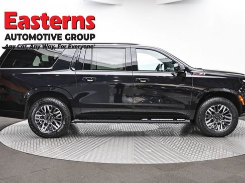 Used 2025 Chevrolet Suburban Z71 AWD/4WD image 4