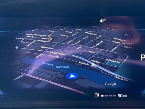 Used 2022 Volvo XC60 B5 Momentum image 14