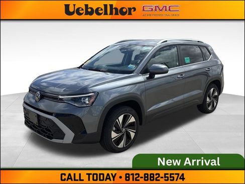 Used 2025 Volkswagen Taos SE AWD/4WD image 1