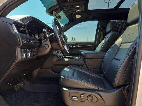 Used 2023 GMC Yukon Denali w/ Advanced Technology Package AWD/4WD image 16