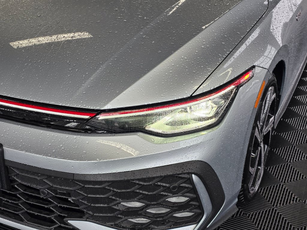 New 2026 Volkswagen GTI SE FWD image 10