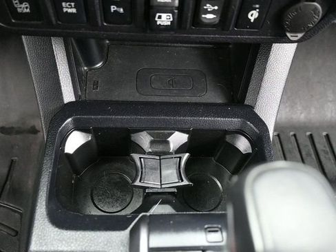 Used 2018 Toyota Tacoma SR image 14