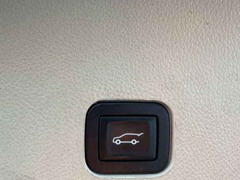 Used 2015 Cadillac SRX Luxury w/ Driver Awareness Package image 17