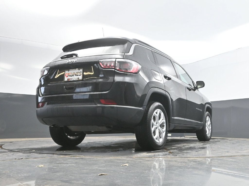 Used 2024 Jeep Compass Latitude AWD/4WD image 38