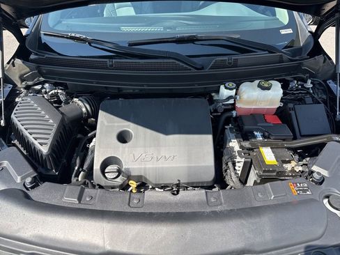 Used 2021 Buick Enclave Essence image 11