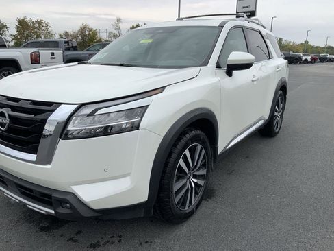 Used 2023 Nissan Pathfinder Platinum image 17