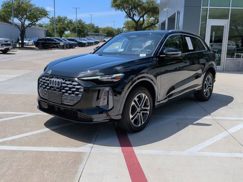 Used 2025 Audi Q5 Premium Plus w/ Premium Plus AWD/4WD image 5