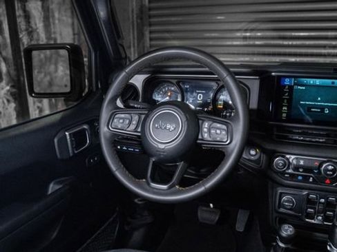 Used 2024 Jeep Wrangler Unlimited image 5