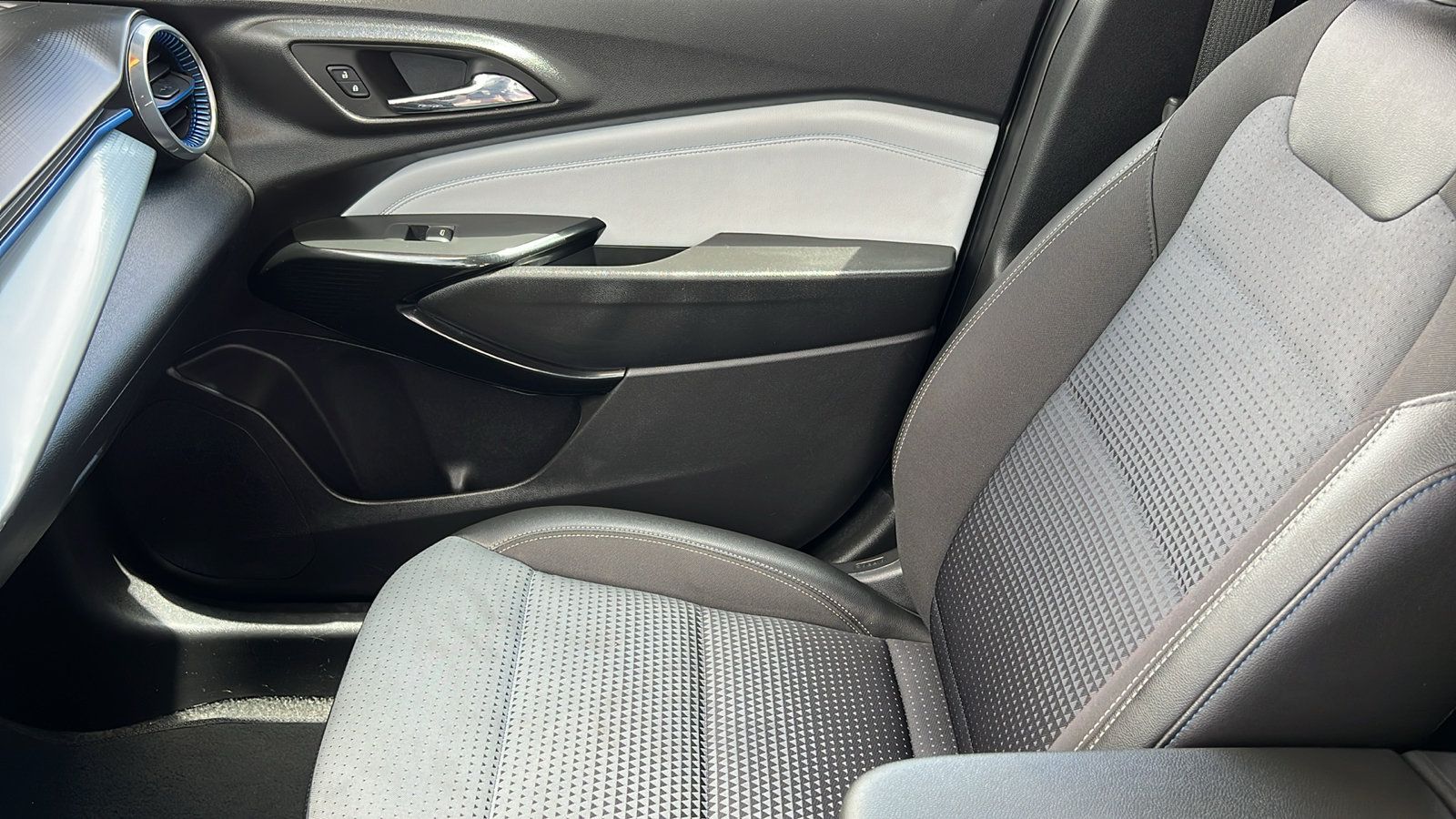 Certified 2025 Chevrolet Trax LT FWD image 19