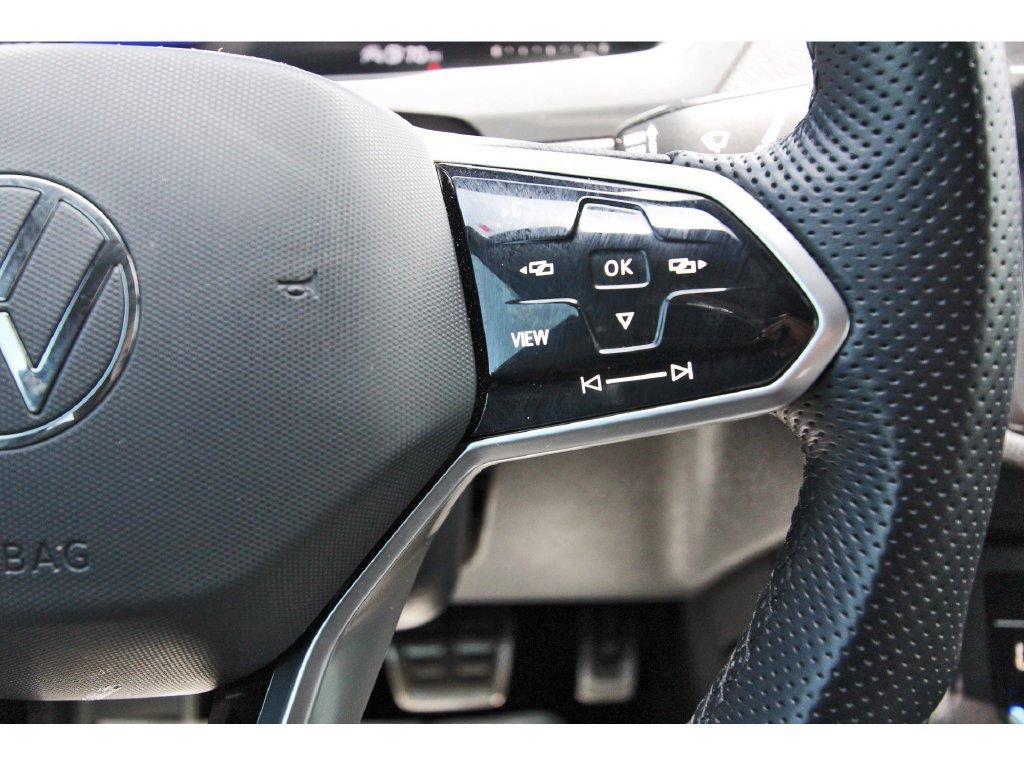 Used 2023 Volkswagen Tiguan SE R-Line FWD image 23
