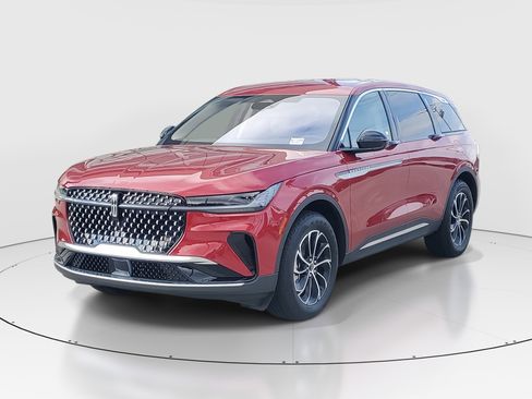 Used 2025 Lincoln Nautilus Premier image 5