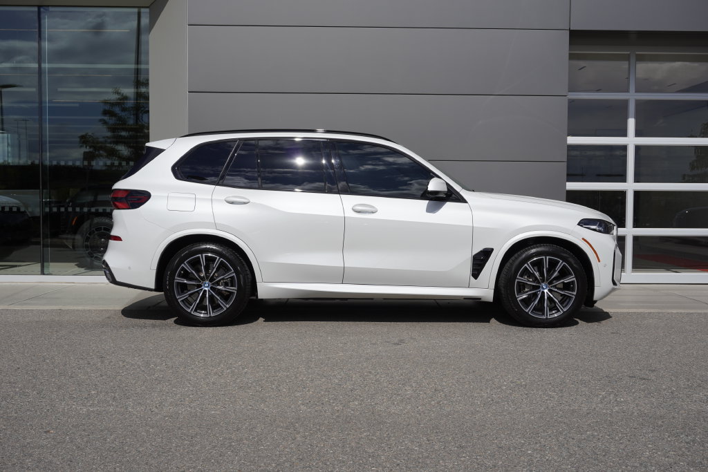 Used 2024 BMW X5 xDrive50e w/ M Sport Package AWD/4WD image 7